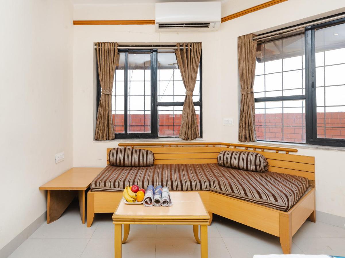 Hotel Galaxy Opp Surat Railway Station Exterior foto